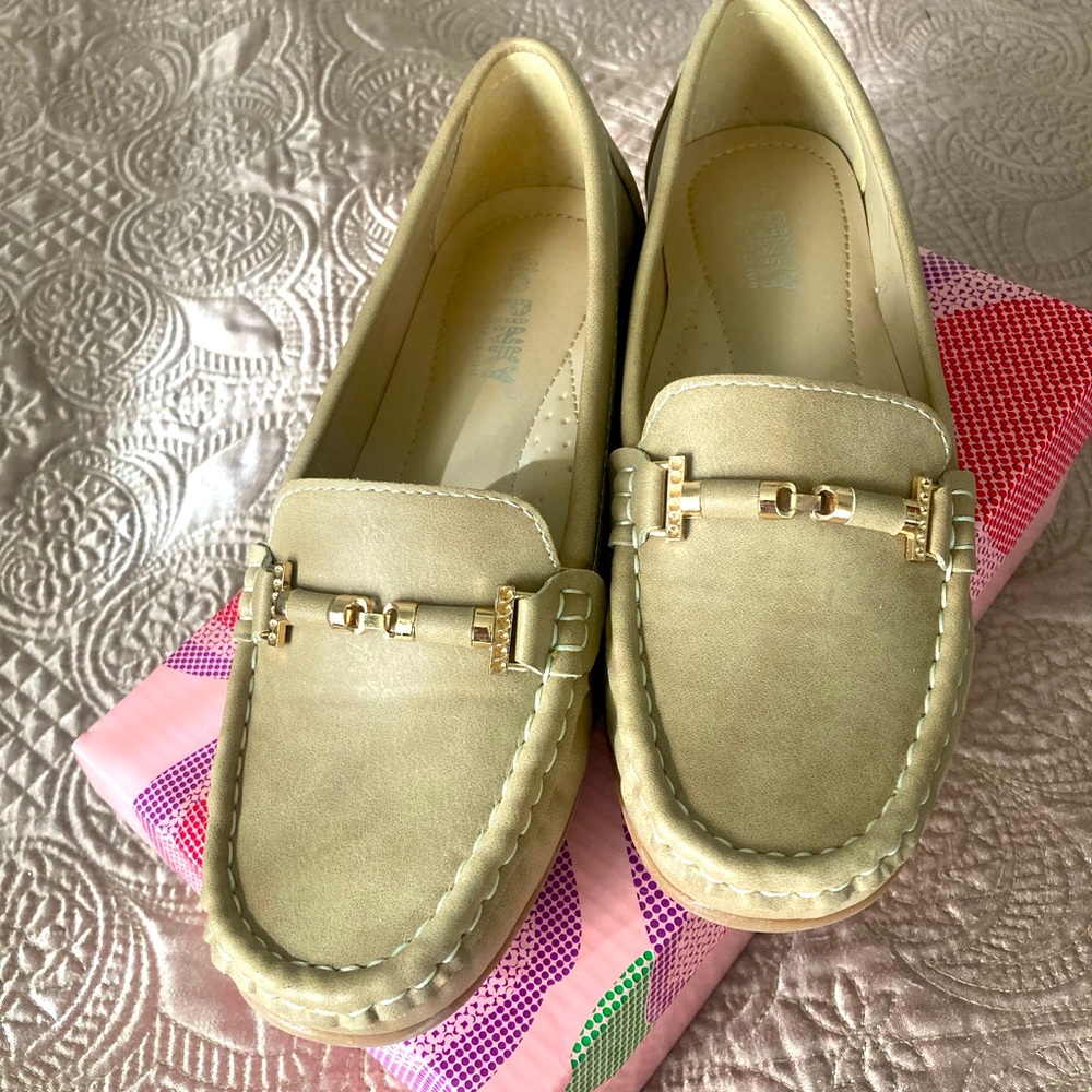 Kaki Loafers